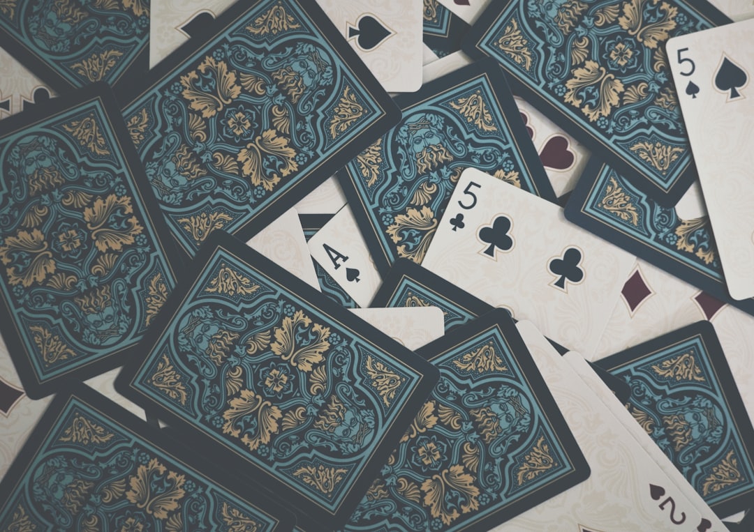 Dit is het aantal kaarten in een kaartspel en zo zit een standaard set in elkaar